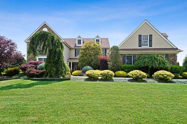 3 Roxbury Ct Freehold, NJ 07728