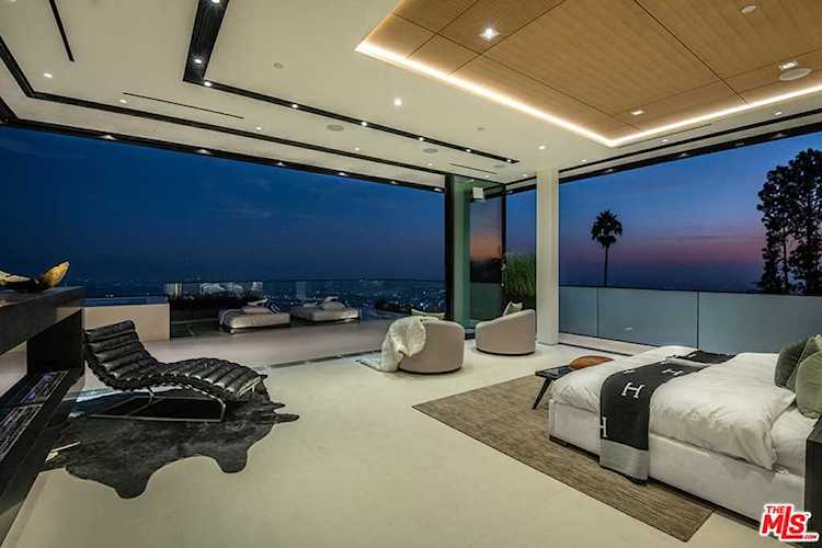 1561 Blue Jay Way Los Angeles, CA 90069