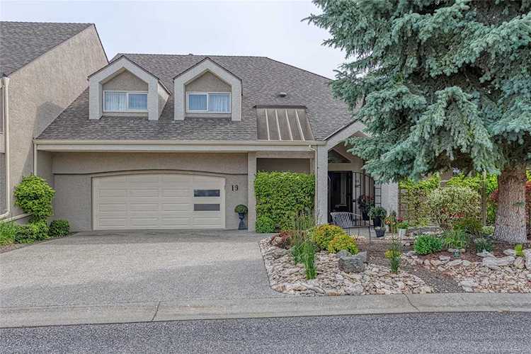 880 Christina Place Kelowna, BC V1V1S2