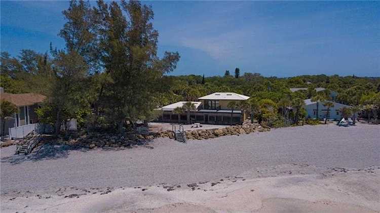 3042 N Beach Rd Englewood, FL 34223