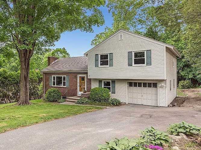 4 Hinds Rd Winchester, MA 01890 | MLS 72675981 Photo 1