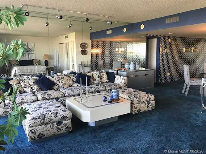 3625 N Country Club Dr #610 Aventura, FL 33180