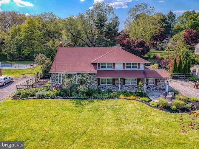 209 Georgian Dr Cinnaminson, NJ 08077