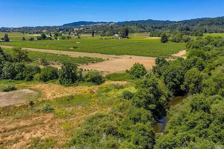 321 Foreman Lane Healdsburg, CA 95448