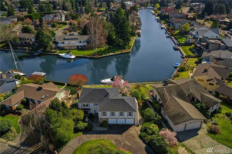 25 Crescent Key Bellevue, WA 98006