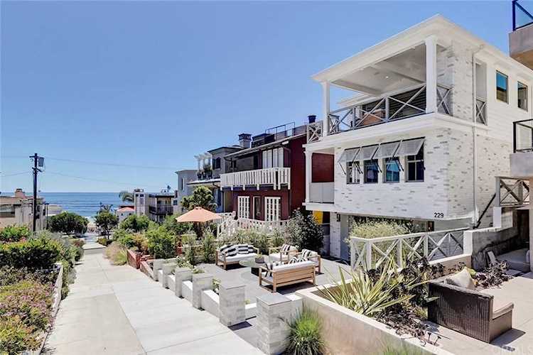 229 8th Street Manhattan Beach, CA 90266
