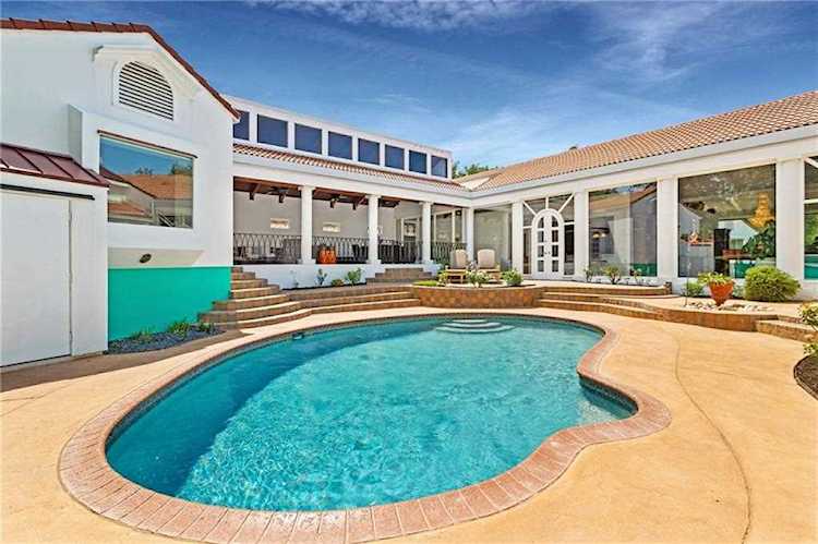 28 Club Estates Pkwy The Hills, TX 78738