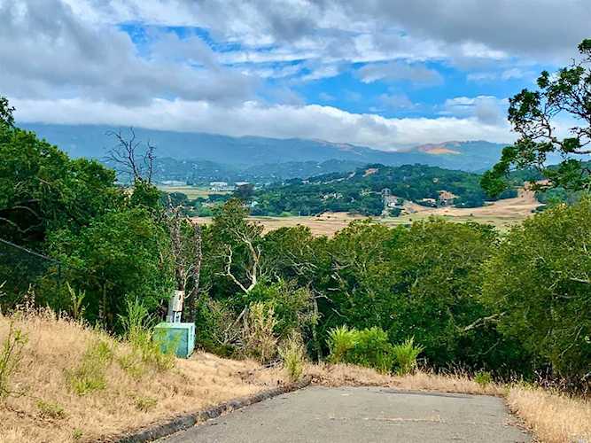 126 Atherton Oaks Drive Novato, CA 94945