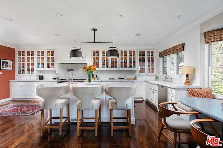 2520 Chislehurst Place Los Angeles, CA 90027