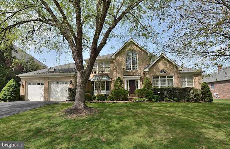 9716 Middleton Ridge Rd Vienna, VA 22182