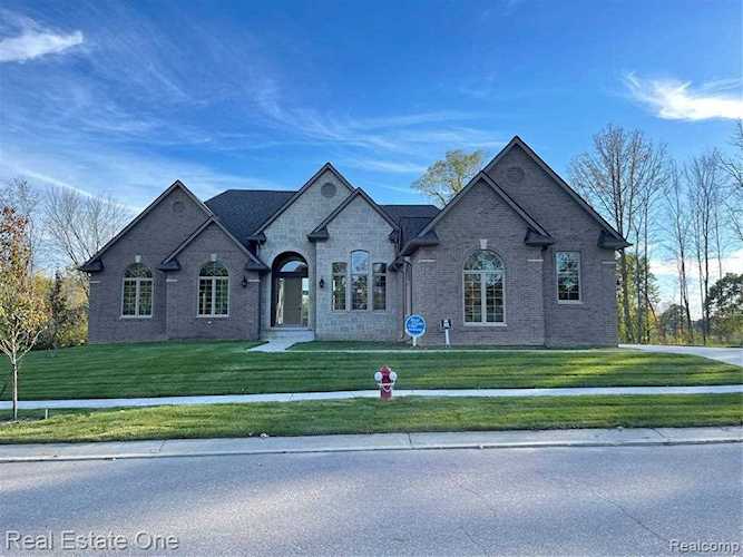 2418 Buckthorn (Unit #36) Dr Shelby Twp, MI 48316
