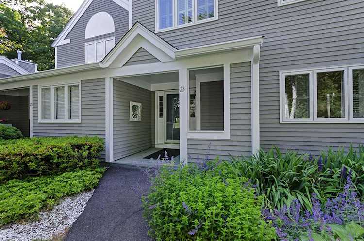 23 Larkspur Ct Nashua, NH 03062
