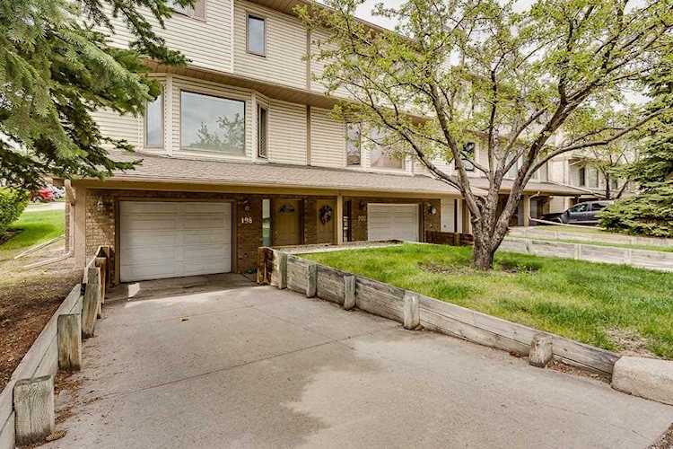 198 Patina Park SW Calgary, AB T3H 3E3