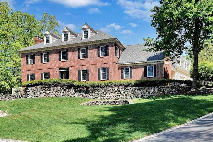 370 Whitford St Manchester, NH 03104