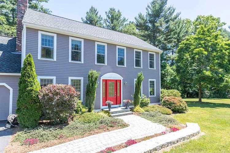 4 Longwood Dr Hopkinton, MA 01748