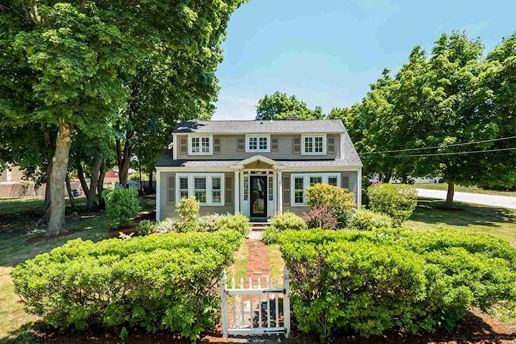 147 Concord St Nashua, NH 03063 | MLS 4812279 Photo 1