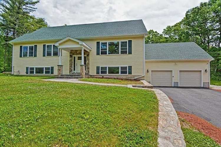 2094 Quaker St Northbridge, MA 01534