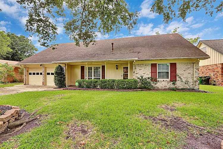9542 Fairdale Ln Houston, TX 77063