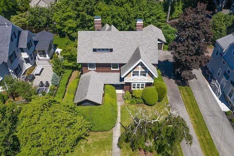 11 Cabot St Winchester, MA 01890