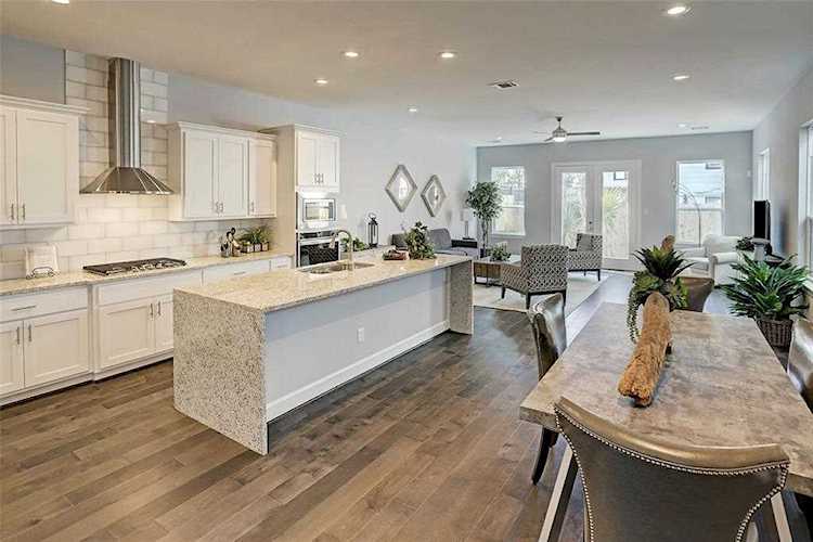 2504 Mason Houston, TX 77006