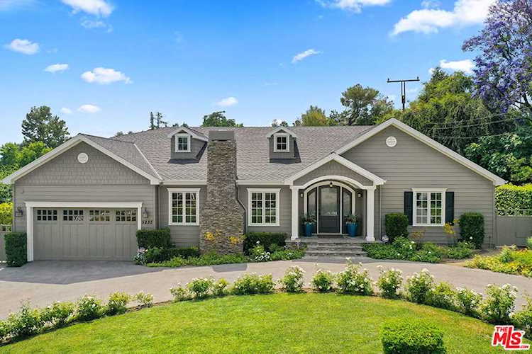 5233 La Canada Boulevard La Canada Flintridge, CA 91011