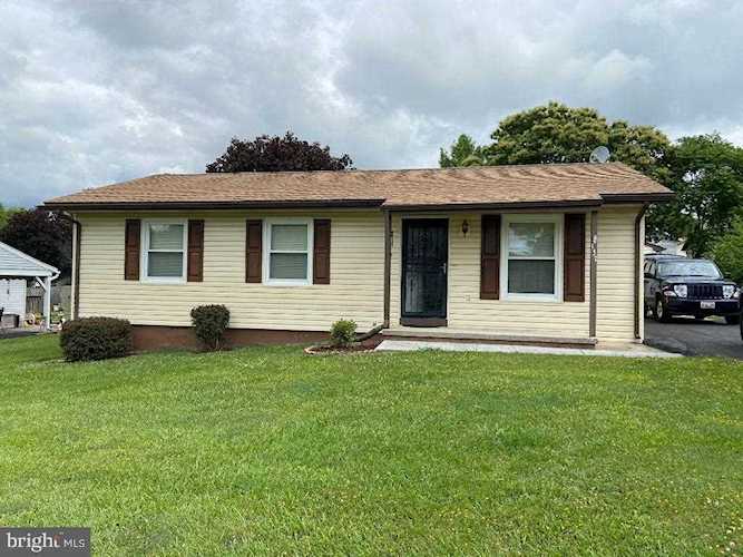 137 Beauregard Blvd Charles Town, WV 25414 | MLS ® WVJF139176 Photo 1