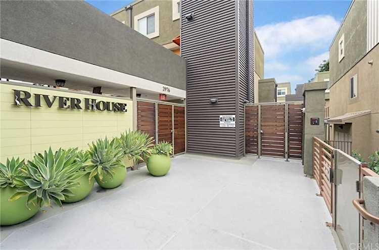2970 Ripple Place #201 Los Angeles, CA 90039