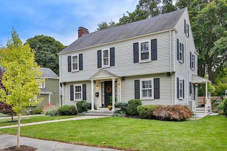 6 Oak Cir Marblehead, MA 01945