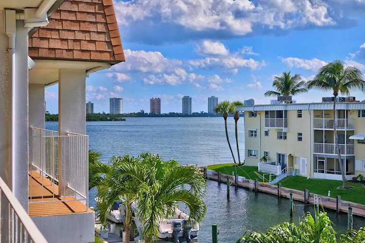 110 Shore Court #307 North Palm Beach, FL 33408