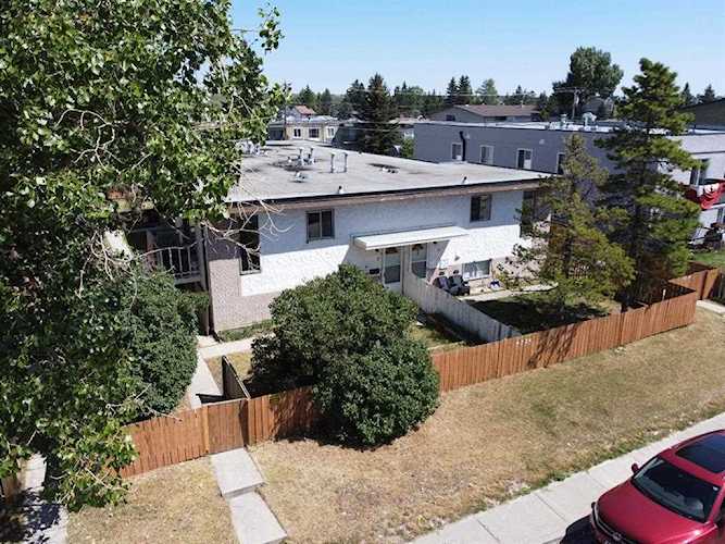 4524 75 Street NW Calgary, AB t3b 2m9