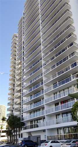 3701 N Country Club Dr #304 Aventura, FL 33180