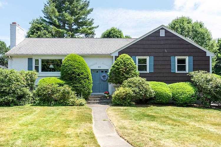 33 Wildwood Rd Andover, MA 01810