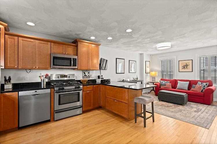 4 Dixfield St Boston, MA 02127