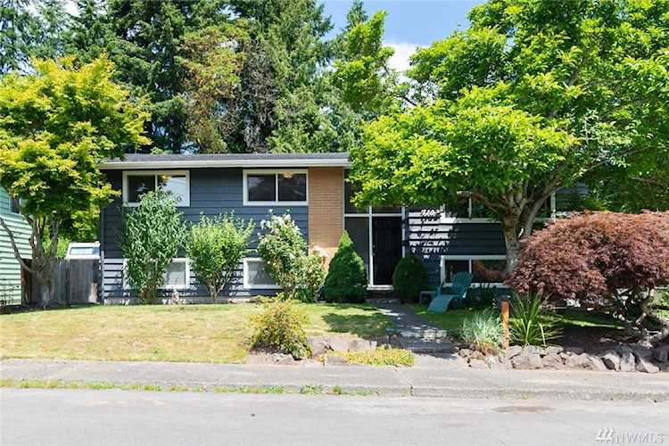 7103 229th St SW Mountlake Terrace, WA 98043