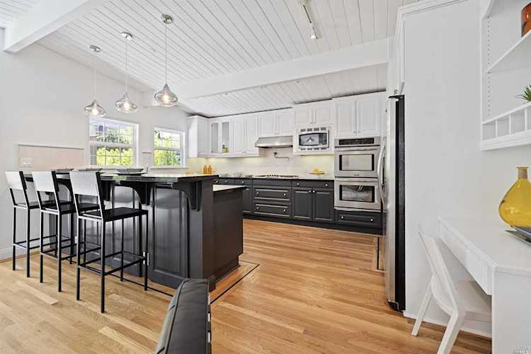 320 Devon Drive San Rafael, CA 94903