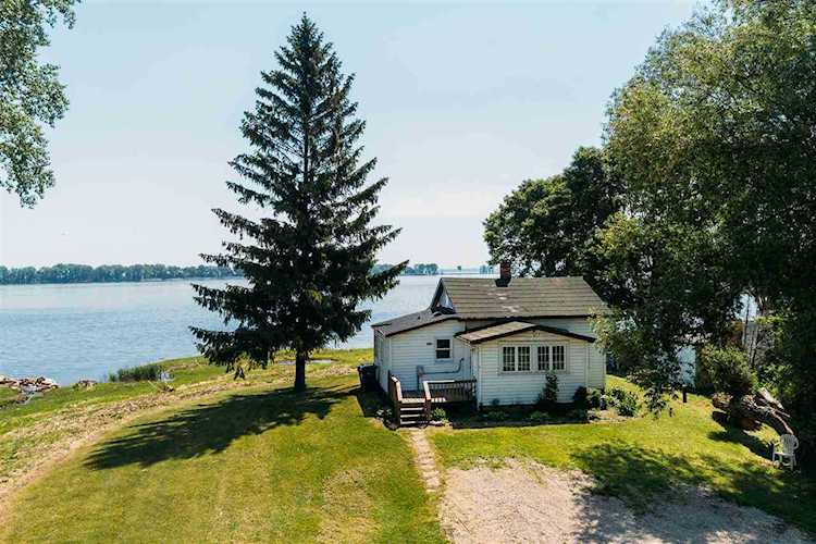 2432 Longtail Beach Ln Suamico, WI 54173