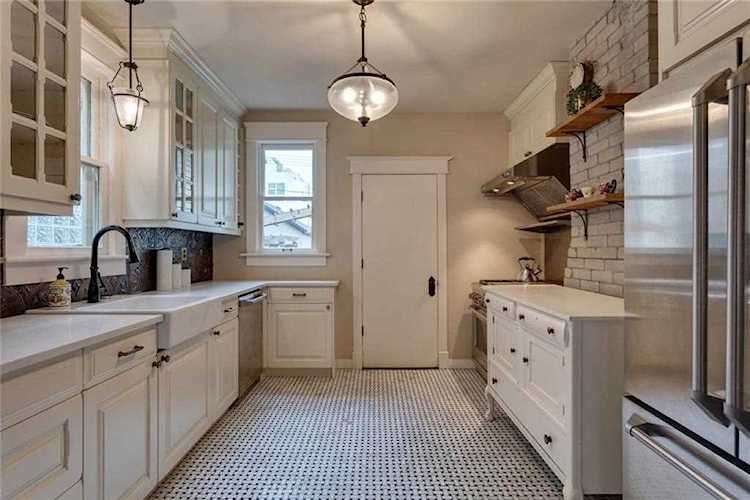 1605 15 Avenue SW Calgary, AB T3C 0Y8