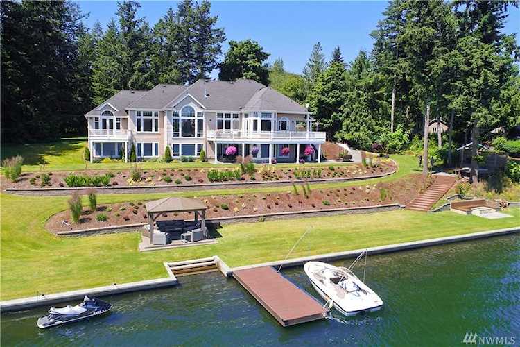 20717 Snag Island Dr E Lake Tapps, WA 98391