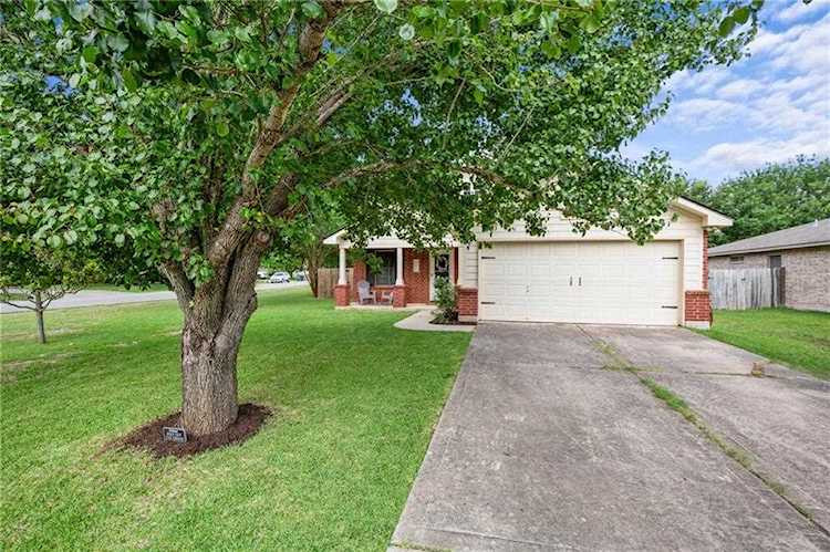 194 Kates Cv Buda, TX 78610