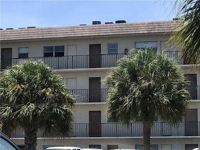 4311 Crystal Lake Dr #419 Deerfield Beach, FL 33064