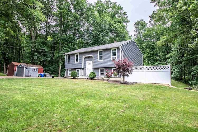 11 Stanorm Dr Newmarket, NH 03857