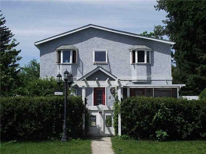 925 7 St SW High River, AB T1V 1A9