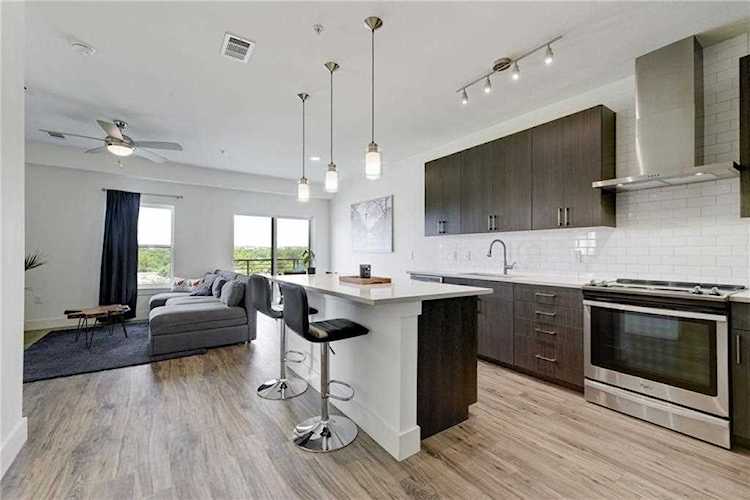 6444 Burnet Rd #405 Austin, TX 78757