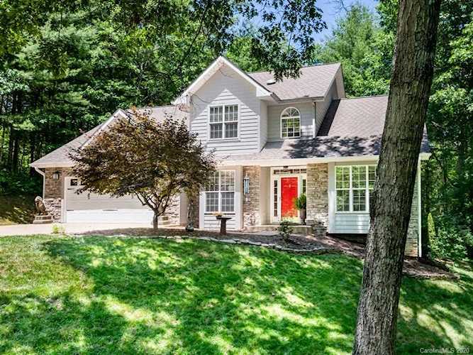 107 Dumont Ct Fairview, NC 28730