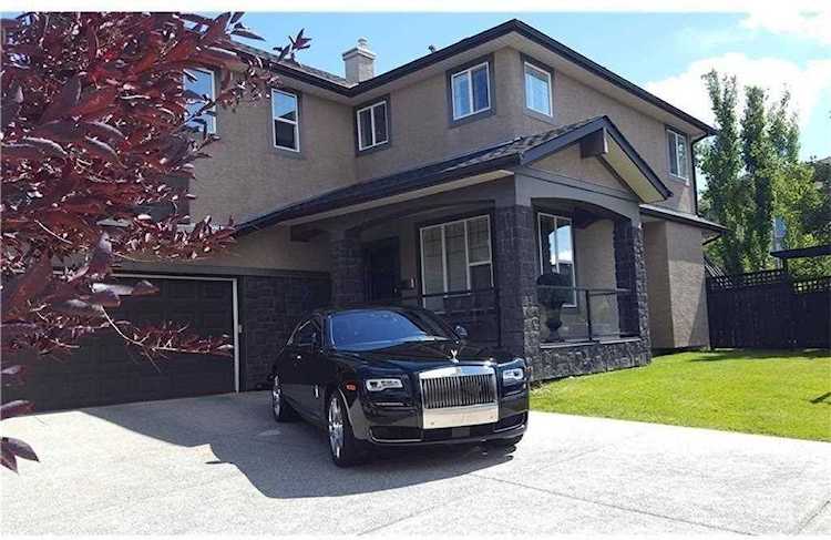 63 Evercreek Bluffs Point SW Calgary, AB T2Y 4P7