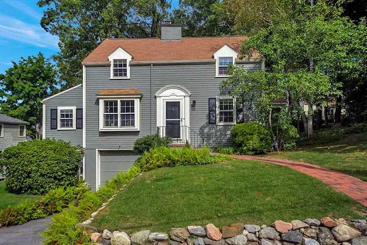 18 Bonad Rd Winchester, MA 01890