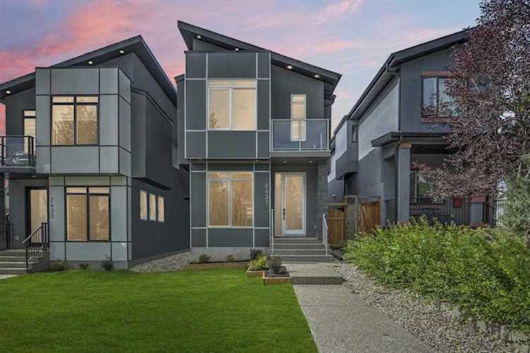2433 35 Street SW Calgary, AB T3E 2X9