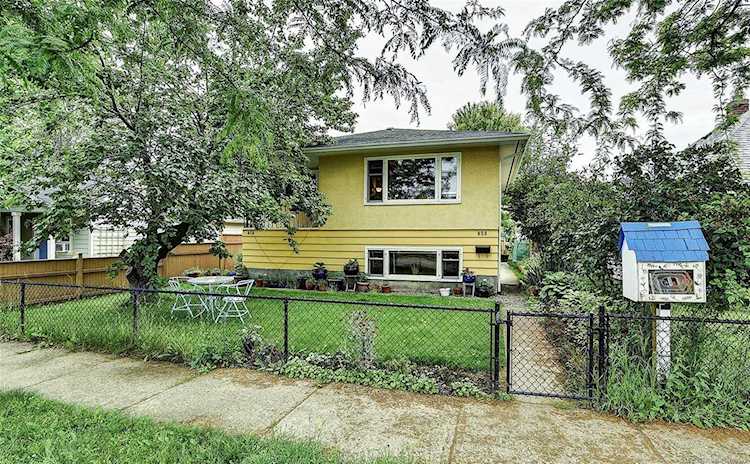 858 Coronation Avenue Kelowna, BC V1Y7A3
