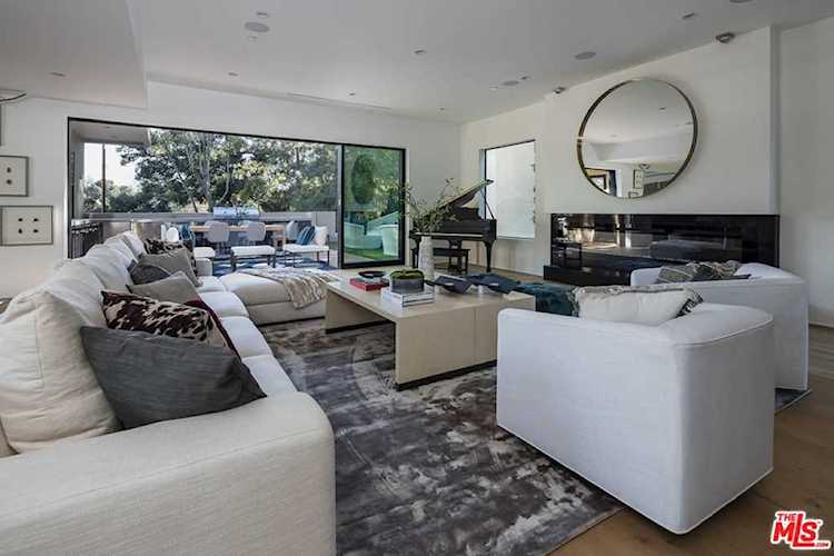 641 Elkins Road Los Angeles, CA 90049