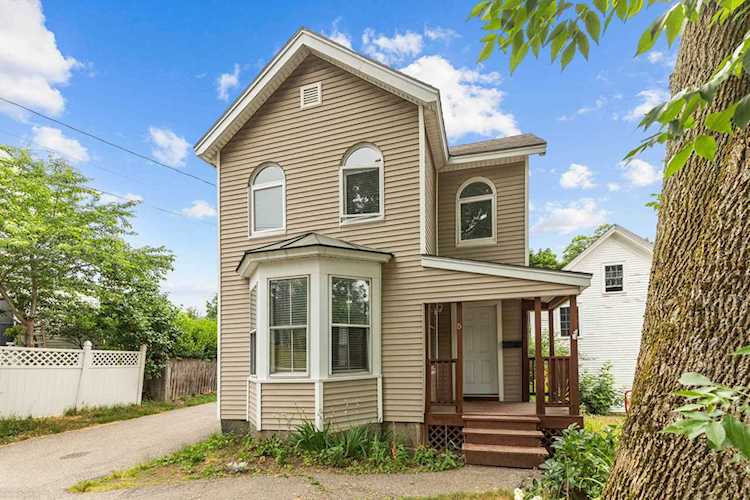 5 Gerry Ave Newmarket, NH 03857